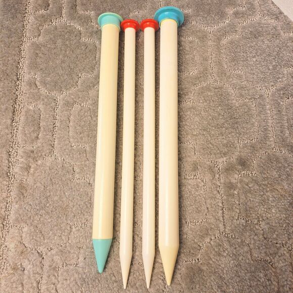 BATES BOYE PLASTIC KNITTING NEEDLES (4) SIZES 19-50 SINGLE POINT 13.5-14 IN VTG - Picture 1 of 7